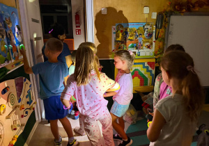 Nocne zwiedzanie przedszkola.