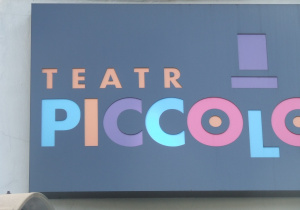 Szyld teatru Piccolo.