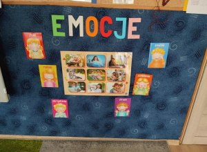 Zdjęcie tablicy z emocjami.