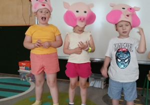 Dzieci wcielają się w postać świnek