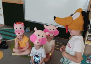 Dzieci wcielają się w postać świnek