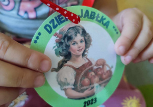 Zdjęcie medalu z okazji Dnia Jabłka.