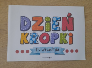 Napis: Dzień kropki