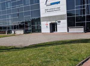 Port Lotniczy Łódź - tablica informacyjna.