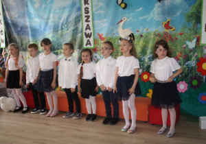 Starszaki z grupy 1 i 2 żegnają przedszkole.