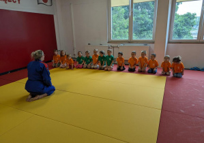 Dzieci kończą trening.