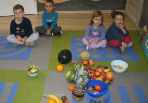 Prezentacja przyniesionych owoców.
