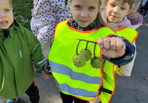 Dziewczynka z kasztanem.