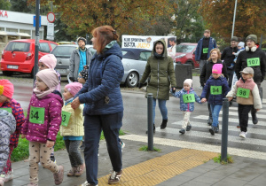 Dzieci udają się do Parku Podolskiego.