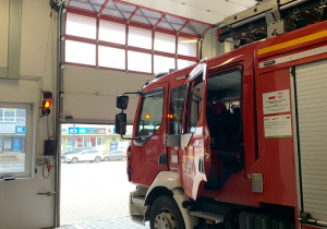 Wyjazd samochodu straży na akcję.