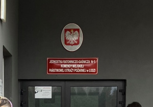 Przed jednodstką straży.