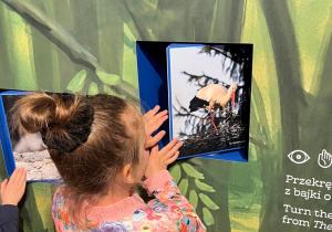 Zabawy w salach muzeum.