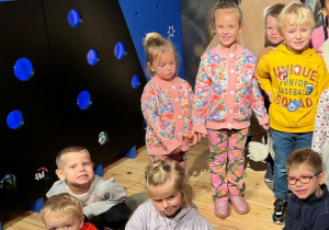 Zabawy w salach muzeum.