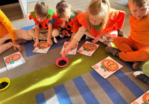 Przeliczanie pestek.