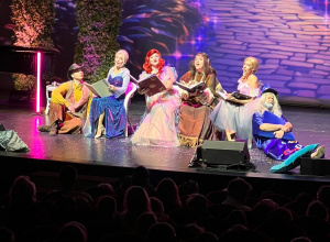 Aktorzy podczas koncertu.