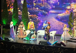 Aktorzy podczas koncertu.