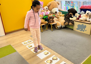 "Misiowe stopy"- zabawa gimnastyczna.