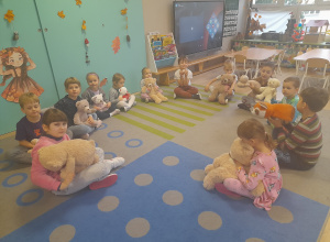 Zdjęcie dzieci z misiami