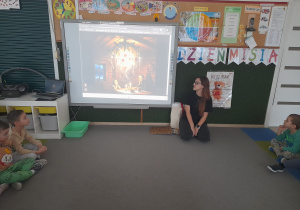 Mama Ani i Filipa opowiada o polskich tradycjach.