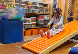 Dziewczynka i drabina.