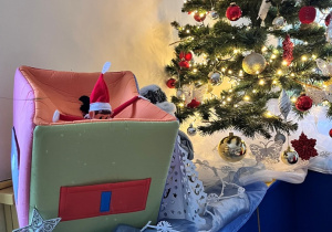 Elf w pudełku.
