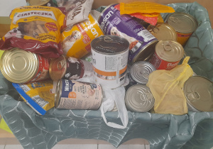 Zdjęcie zebranych darów.
