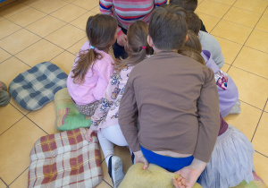 Dzieci naradzają się.