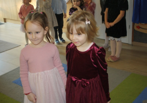 Dzieci mówią wierszyki.