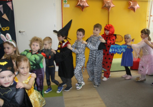 Dzieci tańczą - pociąg.