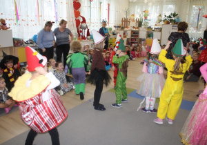 Konkurs, znikające czapeczki.