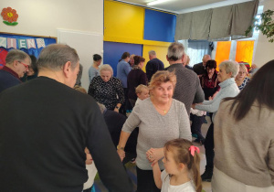 Zabawa taneczna z dziadkami.