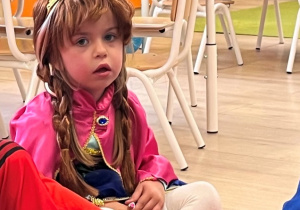 Dziecko w przebraniu.