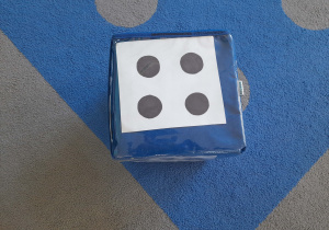 Zdjęcie dużej kostki.