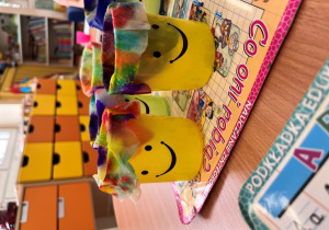 Uśmiechnięte kubki.