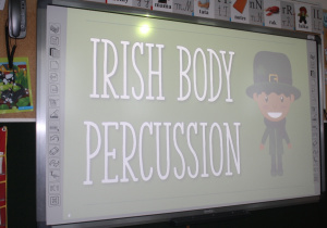 Zdjęcie tablicy multimedialnej.