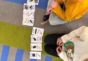 Obrazki do gry muzycznej na dywanie.