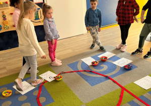 Spacer wokól cyfry.