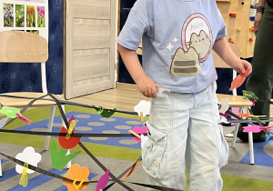 Dziewczynkaw pajęczynie.