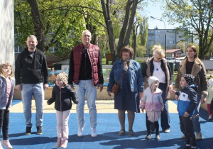 Wspólny taniec na tarasie.