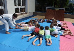 Zajęcia z trenerem judo.