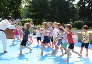 Zajęcia z trenerem judo.