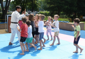 Zajęcia z trenerem judo.