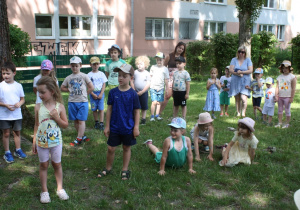 Gry i zabawy podwórkowe.