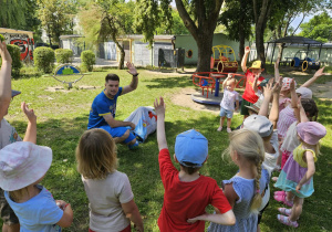 Zabawy z piłkami.