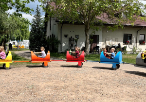 Przejażdżka w wagonikach.