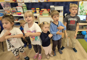 Wspólne zabawy dzieci.