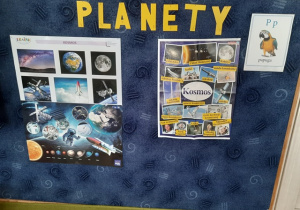 Tablica z ilustracjami o planetach i kosmosie.