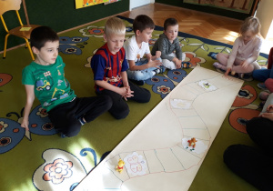 Dzieci projektują grę planszową