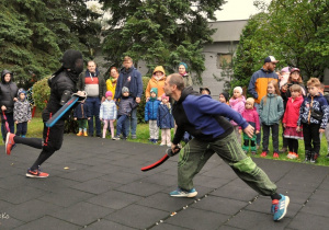 Pokaz walki szabli sportowej.